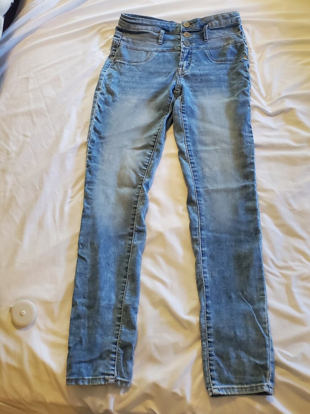 No Boundaries Mid Rise Skinny Jeans Size 7 Light-to-Medium wash